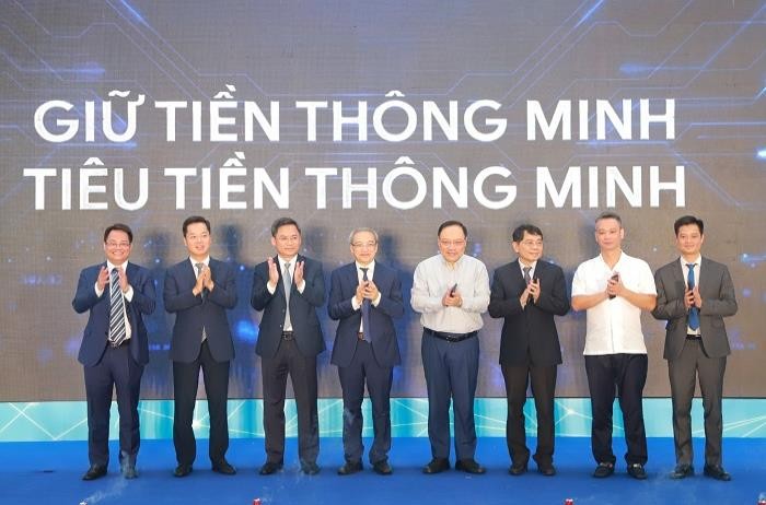 Các đại biểu tham dự tại sự kiện “Phát động thanh toán không dùng tiền mặt trên địa bàn quận Hoàn Kiếm”