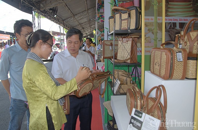 Sản phẩm làng nghề và đặc sản vùng miền hội tụ về TP. Hồ Chí Minh đón Tết