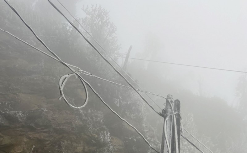 Yên Bái: Băng giá xuất hiện trên đỉnh núi ở Mù Cang Chải