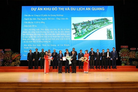 Bình Định: Trao chứng nhận đầu tư cho 22 dự án với tổng vốn hơn 12.700 tỷ đồng