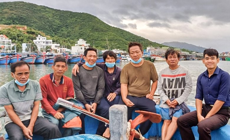 Khánh Hòa: Đưa 6 ngư dân gặp nạn trên biển vào bờ an toàn