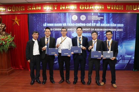 7 kỹ sư EVNCPC được công nhận là Kỹ sư chuyên nghiệp ASEAN