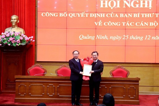 Công bố quyết định chuẩn y ông Cao Tường Huy làm Chủ tịch UBND tỉnh Quảng Ninh