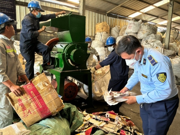 TP. Hồ Chí Minh: Cận cảnh tiêu hủy lô hàng hơn 320.000 sản phẩm vi phạm