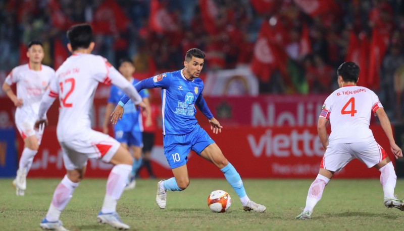 Trận Nam Định và Viettel diễn ra lúc 18h00 ngày 27/12, thuộc vòng 8 V-League 2023/2024