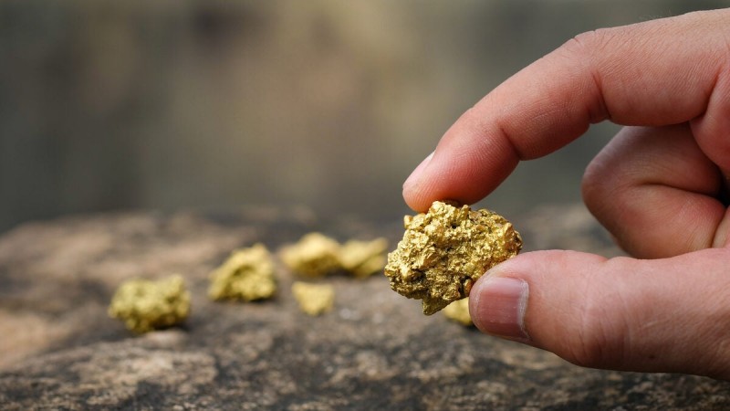 Giá vàng tăng cao, có nên mua vàng đầu tư lúc này?