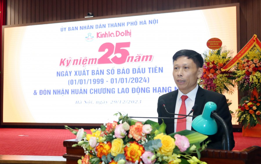 Tổng biên tập Báo Kinh Tế & Đô thị Nguyễn Thành Lợi phát biểu tại buổi lễ