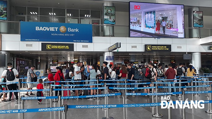 Lượng khách tại nhà ga quốc tế sân bay Đà Nẵng tăng mạnh trong dịp Tết Dương lịch 2024. Ảnh Báo Đà Nẵng