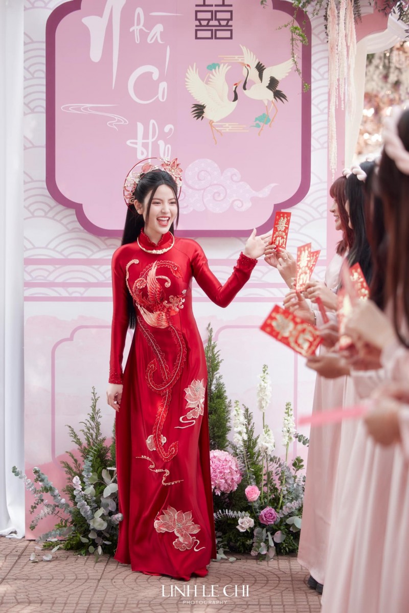 Đám hỏi Quang Hải, Chu Thành Huyền: Cô dâu xuất hiện với visual xinh đẹp