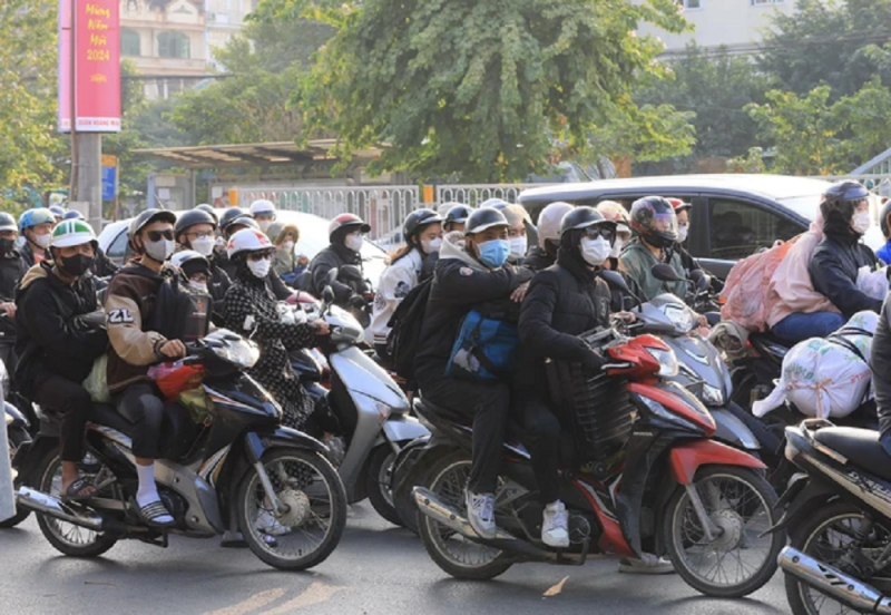 Người dân ùn ùn quay trở lại Hà Nội sau kỳ nghỉ Tết Dương lịch