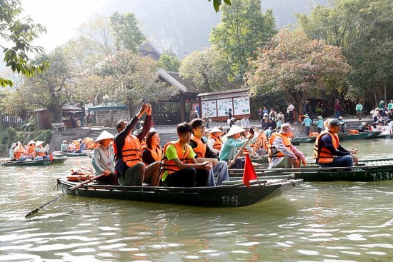 Ninh Bình đón trên 300 nghìn khách trong 3 ngày nghỉ Tết Dương lịch 2024, thu 420 tỷ đồng