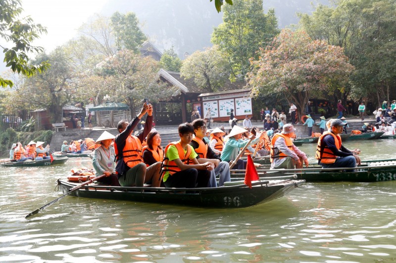 Ninh Bình đón trên 300 nghìn khách trong 3 ngày nghỉ Tết Dương lịch 2024, thu 420 tỷ đồng