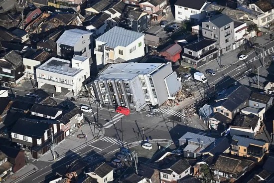 Số người thiệt mạng vì động đất Nhật Bản tăng lên hơn 60, lực lượng cứu hộ chạy đua với thời gian