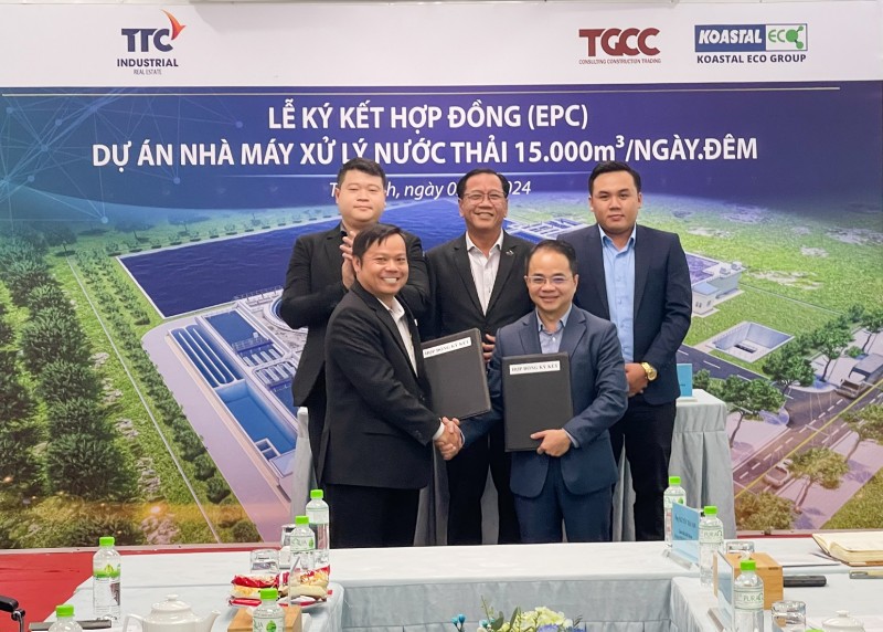 Theo nội dung hợp tác, Koastal Eco sẽ là đơn vị thi công nhà máy xử lý nước thải tập trung, có quy mô lớn, công suất 15.000m3/ngày đêm do TTC IZ làm chủ đầu tư.