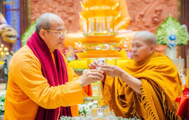 Vụ xá lợi tóc Đức Phật: Trụ trì chùa Ba Vàng bị kỷ luật như thế nào?