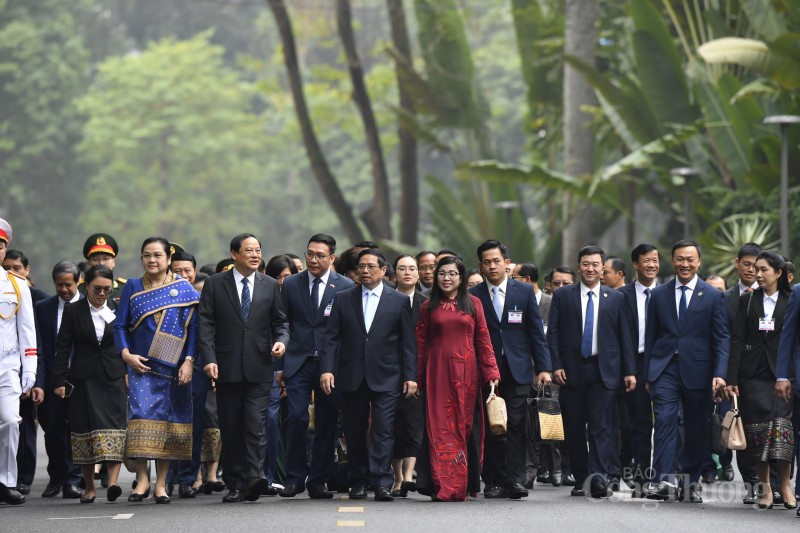 Chùm ảnh: Thủ tướng Phạm Minh Chính chủ trì lễ đón, hội đàm với Thủ tướng Lào