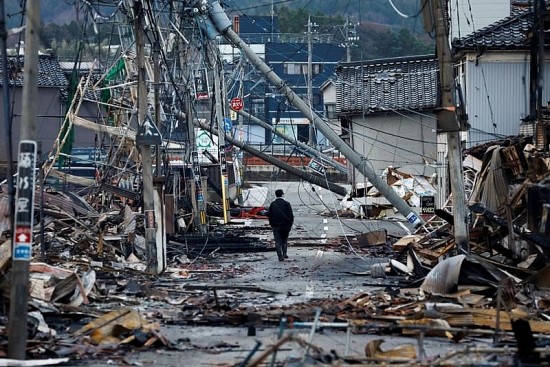 Số người thiệt mạng trong động đất ở Nhật Bản tăng cao, các nhà sản xuất nỗ lực nối lại hoạt động