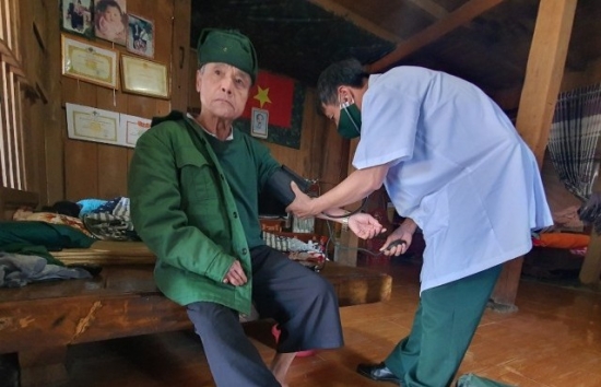 Sơn La: Chuyện về bác sĩ quân y 30 năm khám bệnh miễn phí cho bà con vùng biên