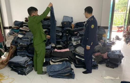 Yên Bái: Thu giữ lô hàng quần áo đã qua sử dụng là hàng hóa nhập lậu