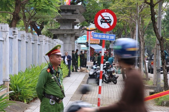 "Vật thể lạ" người đàn ông để lại trước cổng trường học ở Đà Nẵng có gì?