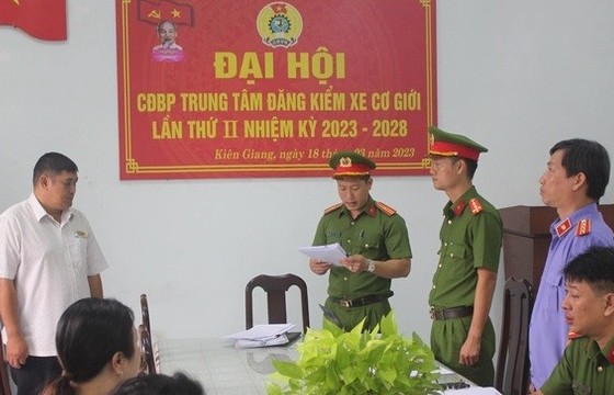 Bắt giám đốc Trung tâm đăng kiểm xe cơ giới Kiên Giang 68.01S