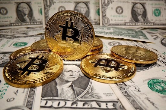 Giá Bitcoin vượt 71.000 USD