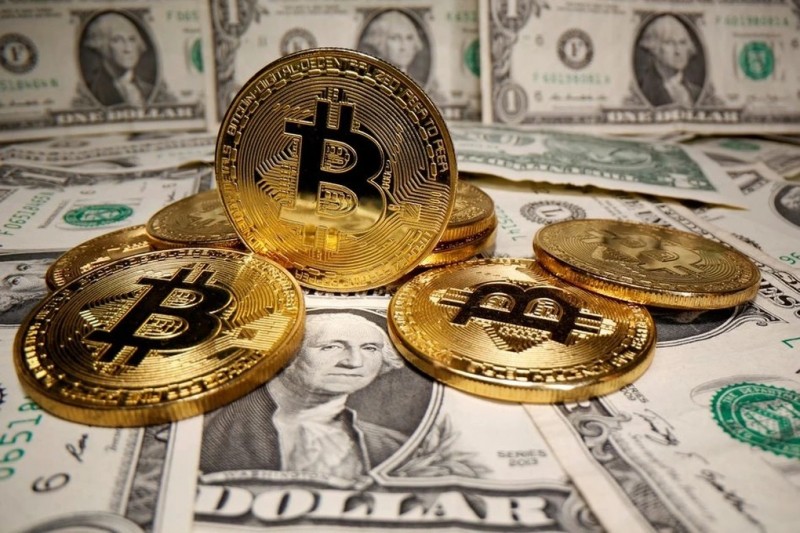 Giá Bitcoin vượt 71.000 USD