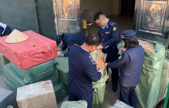 Quảng Ninh: Ngăn chặn 2 vụ nhập lậu, tạm giữ 5.000 sản phẩm mỹ phẩm
