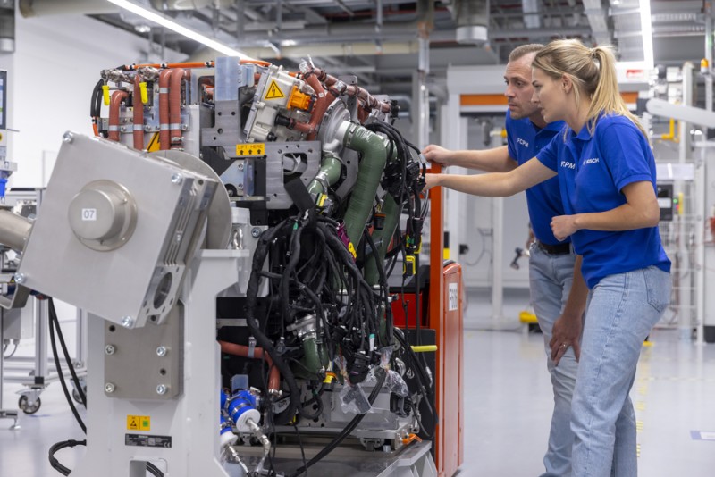 Hoạt động của Bosch được chia thành bốn lĩnh vực kinh doanh: giải pháp di chuyển, công nghệ  trong công nghiệp, hàng tiêu dùng, công nghệ năng lượng và xây dựng