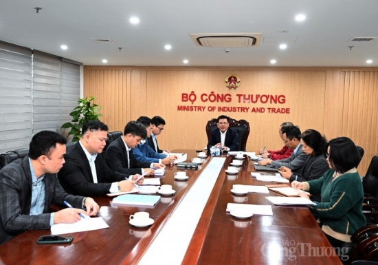 Bộ trưởng Nguyễn Hồng Diên làm việc với các đơn vị về xây dựng Luật Công nghiệp trọng điểm