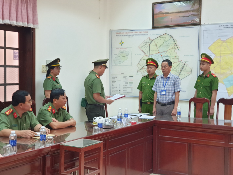 Hậu Giang: Bắt giam Phó Chủ tịch UBND huyện Phụng Hiệp