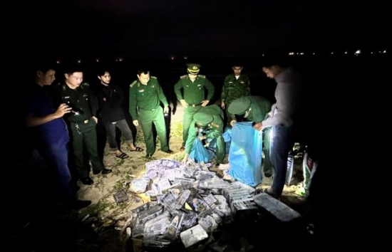Quảng Ngãi: Phát hiện 288 kg vật thể nghi là ma túy trôi dạt vào bờ biển