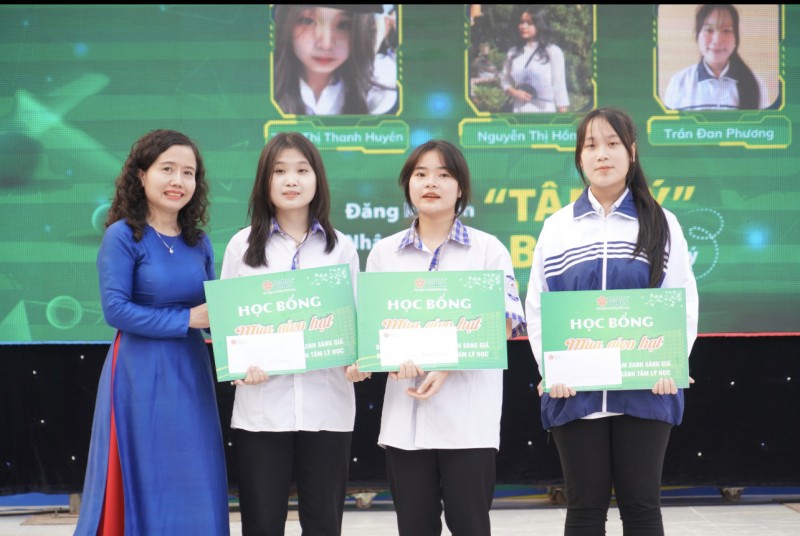 Chăm sóc sức khoẻ tinh thần cho học sinh THPT 2024 các tỉnh miền Trung-Tây Nguyên