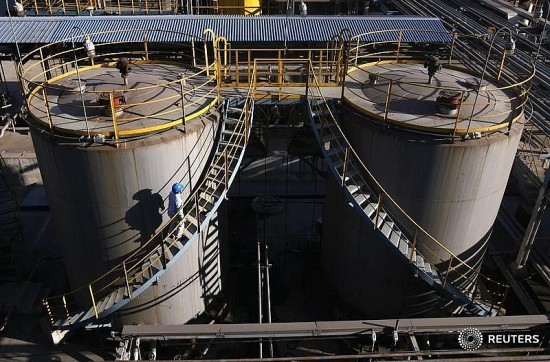 Trung Quốc tăng cường xuất khẩu nhiên liệu; thêm công ty dầu mỏ dừng vận chuyển qua Biển Đỏ