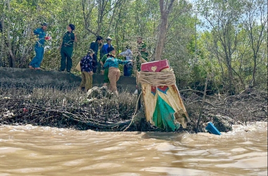 Cà Mau: Nguyên nhân vụ nổ trên sông Cửa Lớn khiến 3 người mất tích