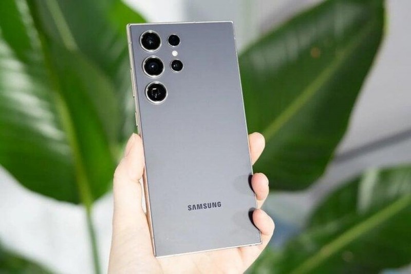 Samsung Galaxy S24 Ultra lộ diện ảnh thực tế, giá bán gần 45 triệu đồng