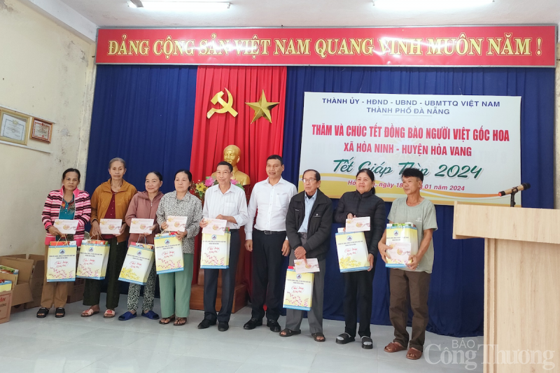 Đà Nẵng: Tặng quà Tết cho các hộ đồng bào dân tộc thiểu số