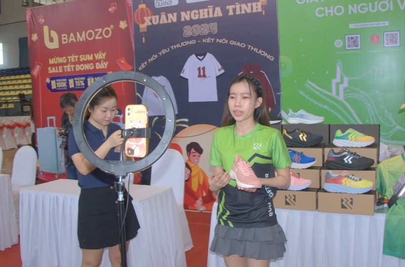 "Ngày hội mua sắm, giải trí Tết trực tuyến năm 2024" tại TP. Hồ Chí Minh có gì đặc sắc?