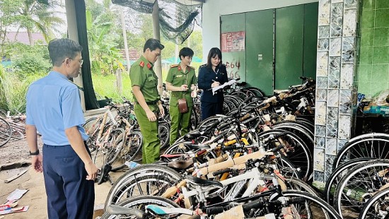 Bình Định: Đột kích kho kinh doanh online, thu giữ 100 xe đạp nghi nhập lậu