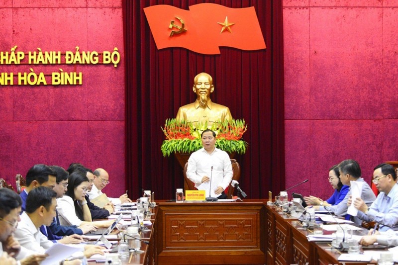 Ông Nguyễn Phi Long - Bí thư Tỉnh ủy Hoà Bình phát biểu tại hội nghị
