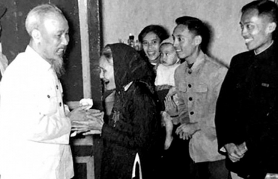 Ngày này năm xưa 21/1: Bác Hồ cùng đồng bào đón Tết đầu tiên của nước Việt Nam độc lập