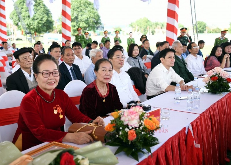 Các đại biểu dự Lễ đón nhận Huân chương Lao động hạng Ba của xã Nghi Xuân, huyện Nghi Lộc, Nghệ An. Ảnh: Lâm Hiển