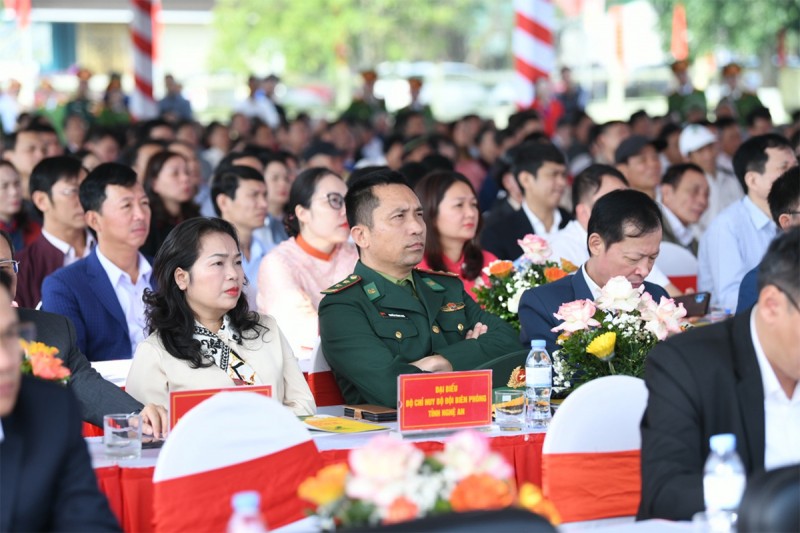 Các đại biểu dự Lễ đón nhận Huân chương Lao động hạng Ba của xã Nghi Xuân, huyện Nghi Lộc, Nghệ An. Ảnh: Lâm Hiển