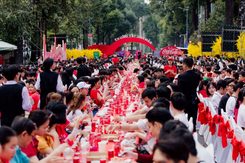 Coca-Cola cùng lúc xác lập 6 kỷ lục “vô tiền khoáng hậu" tại Việt Nam