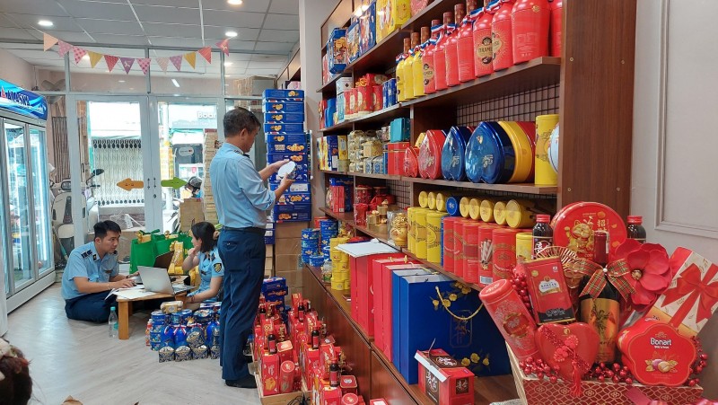 TP. Hồ Chí Minh: Thu giữ hàng trăm kg thực phẩm không đảm bảo an toàn