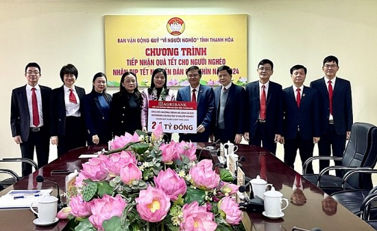 Các chi nhánh Agribank Thanh Hóa trao 4.200 suất quà Tết cho người nghèo
