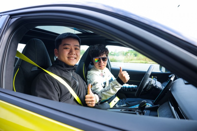 Những khách hàng may mắn đã có cơ hội trải nghiệm “cảm giác mạnh” cùng Ma Qinghua trên Lynk & Co 03+ - chiếc xe từng chiến thắng tại Giải vô địch thế giới dành cho xe du lịch (touring car) TCR 2023