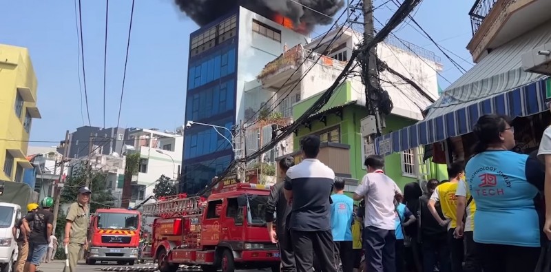 TP. Hồ Chí Minh: Cháy dữ dội tại công ty trang sức, hàng chục nhân viên tháo chạy