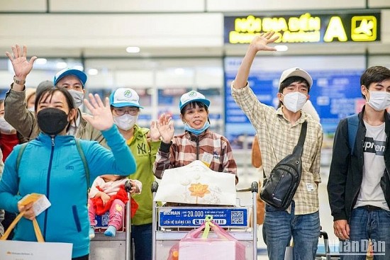 Vietnam Airlines tặng vé máy bay miễn phí cho người lao động về quê ăn Tết