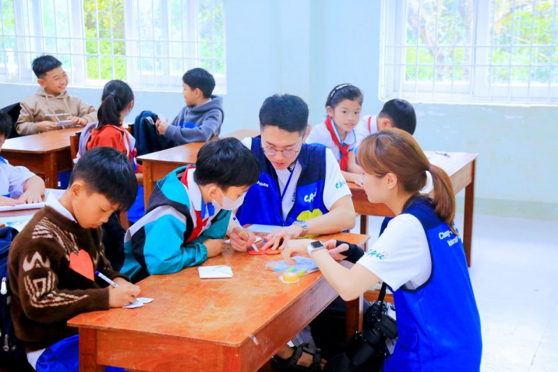 ĐH Chung Ang tặng thiết bị dạy học và tổ chức giao lưu giáo dục tại Quảng Ngãi